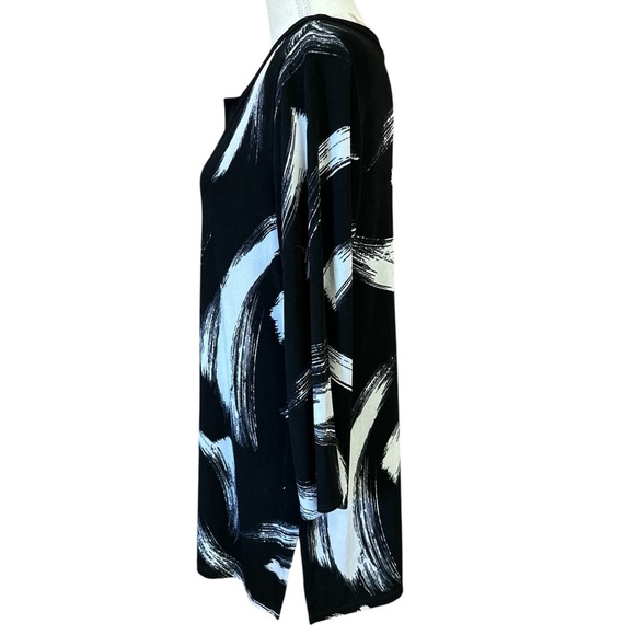 Chicos Travelers Classic Split Neck Tunic 3/4 Sleeve Brush Stroke B & W Size 1 - Picture 4 of 9